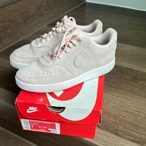 Nike Women's Cream Sneakers